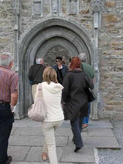 11_09_whisperingarch.jpg - The Whispering Arch at Clonmacnoise (September 2008 Issue)