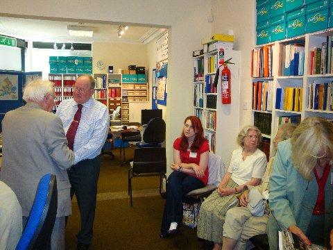 md_satam_pic05.jpg - Howard Dalton talks to Alan Green, Hannah Redpath & Edna Redpath seated (MD)