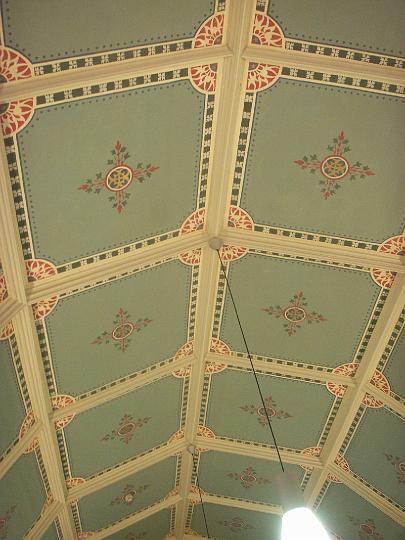 PICT0909.JPG - Painted ceiling in Birr Library (MD)