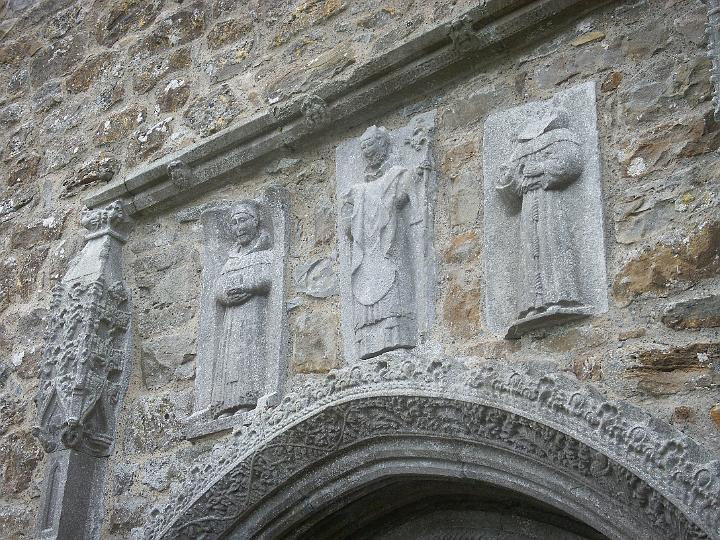 PICT0934.JPG - Figures of St Dominic, St Patrick and St Francis above Cathedral doorway (MD)