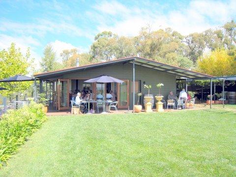 pat_sunam_0425.JPG - Lunch at the Mount Borrodell Restaurant, Borrodell Winery (PD)