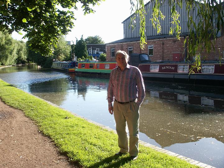 PICT0347.JPG - By the Birmingham & Worcester Canal at the back of the Fownes